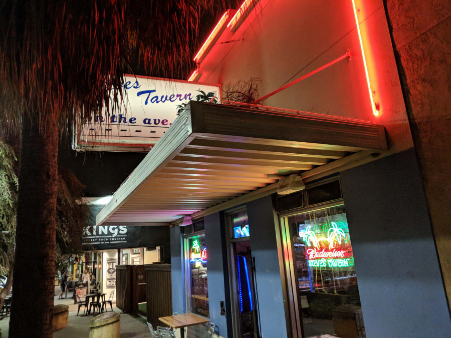 Steve's Tavern On The Avenue – photo 1